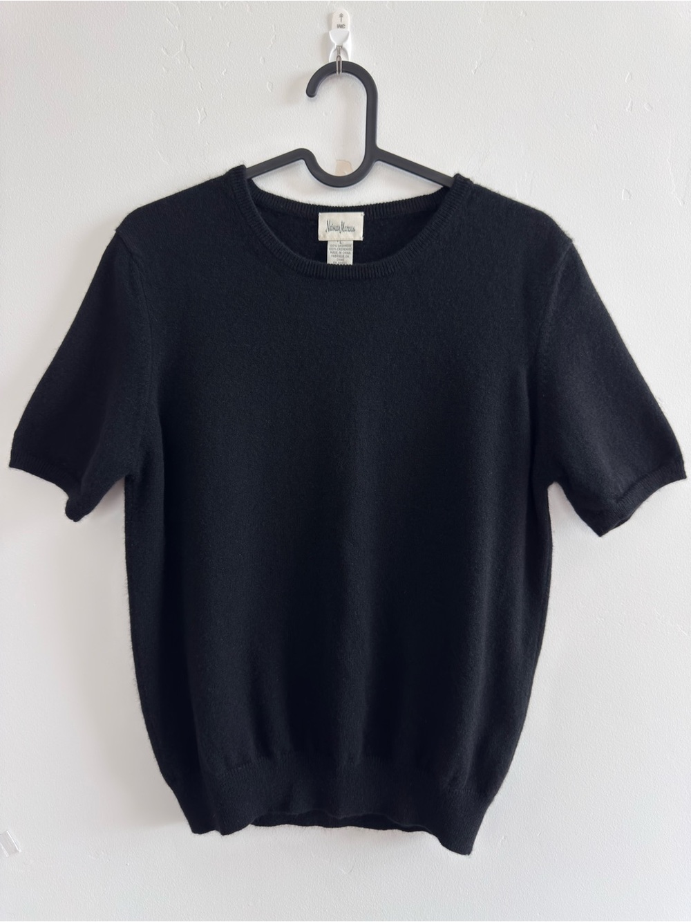 Neiman Marcus 100% Cashmere Black Short Sleeve Crewneck Sweater Women’s L Luxury